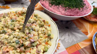 Готовлю на Новый год мировой салат из 4 ингредиентов — быстро, красиво и гости просят добавки