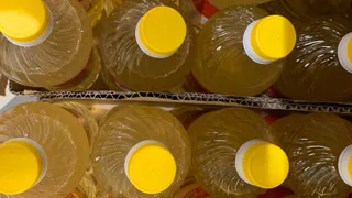 Янтарная гадость в прозрачной бутылке: Роскачество назвало худшие бренды растительного масла