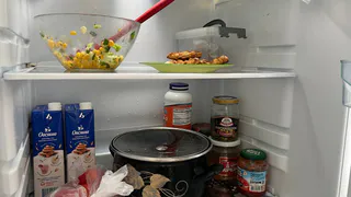 Вонь из холодильника исчезла мгновенно: протерла стенки тем, что есть в каждом доме. И это не сода