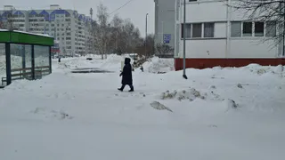 «Живём хуже, чем в деревне»: жители Нижнекамска жалуются на заваленные снегом дороги и тротуары