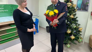 В Инте сотрудницы банка спасли пенсионера от мошенников