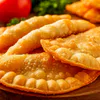 Беру 1 кг мяса и зелень — и готовлю советские чебуреки по рецепту 1937 года: сочные внутри, пузырчатые снаружи 