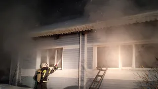 При пожаре в многоэтажке в Сыктывкаре спасли пять человек