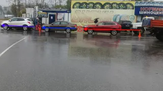 В Сыктывкаре иномарки собрались в "гармошку" из-за несоблюдения дистанции