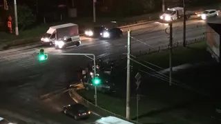 Ночью в Канищеве произошло ДТП: из-за аварии легковушка вылетела на тротуар