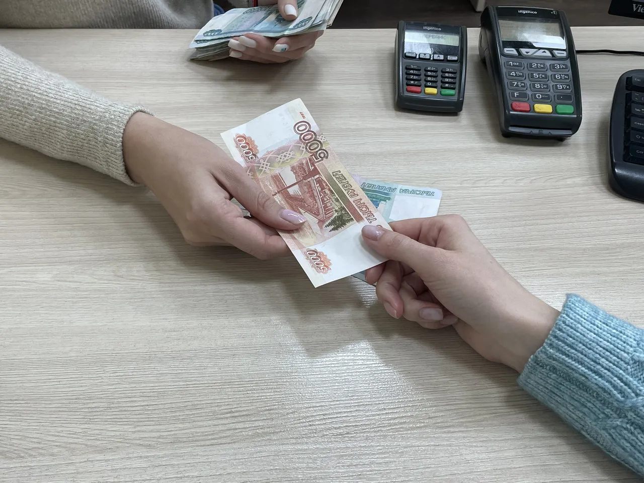Беременную жительницу Магнитогорска обманули на 1 миллион долларов