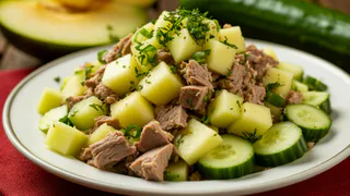 Не салат, а сочная нежность - муж назвал "бомбой": минимум ингредиентов, зато домашних за уши не оттащишь