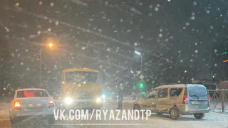 ДТП в Рязани: на Михайловском шоссе легковушка въехала в грузовик