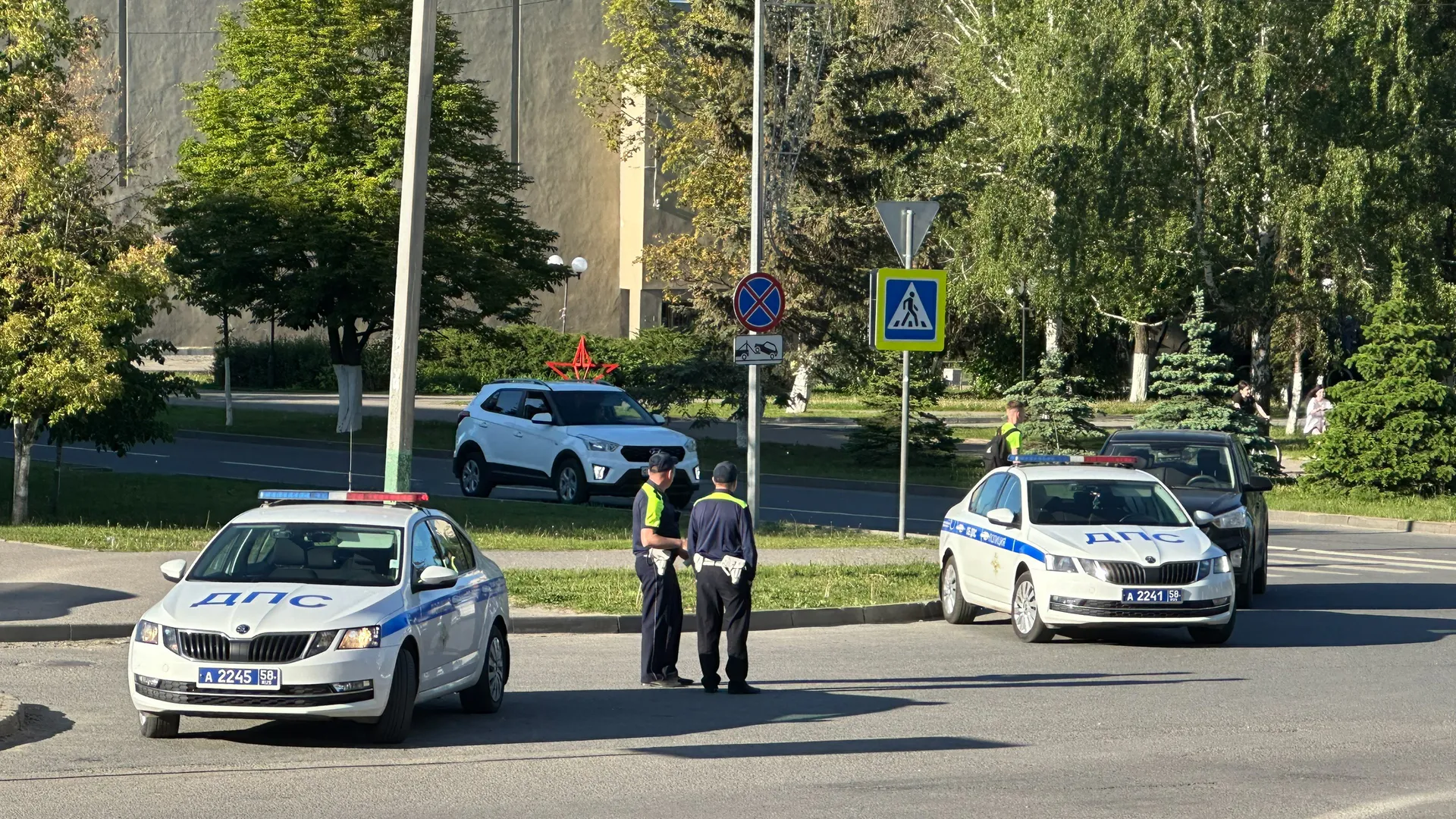 Верховный Суд поставил точку: нужно ли водителю ждать, пока пешеход полностью перейдёт дорогу