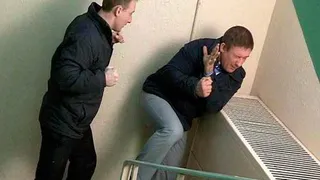 Житель Нижнекамска в подъезде пытался убить мужчину