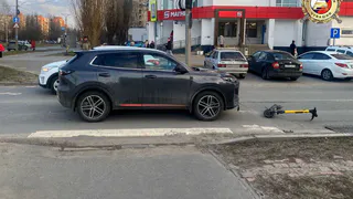 В Чебоксарах самокатчик опять угодил под колёса авто