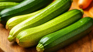 В сезон кабачков готовлю вкуснейшую овощную запеканку на сковороде: никто не может догадаться из чего она приготовлена