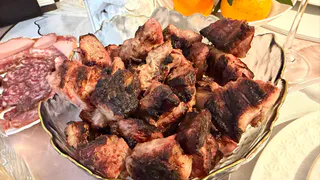 Как приготовить шашлык дома без мангала: секрет сочного, ароматного мяса 