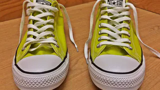 Вонь из кроссовок — больше не проблема. Я нашла простой лайфхак, как вернуть свежесть обуви