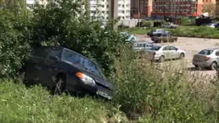 Работает полиция: в Дашково-Песочне автомобиль угодил в кювет