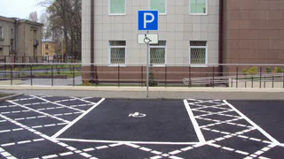 На парковках Камешково не хотели выделять места для транспорта инвалидов?