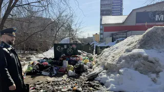 В Вязниках начали убирать снег у контейнерных площадок для нормального вывоза отходов