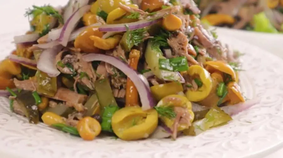 Новогодние рецепты: мясной салат для мужчин