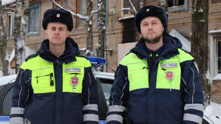 Полицейские Коми помогли жильцам многоквартирного дома эвакуироваться во время пожара