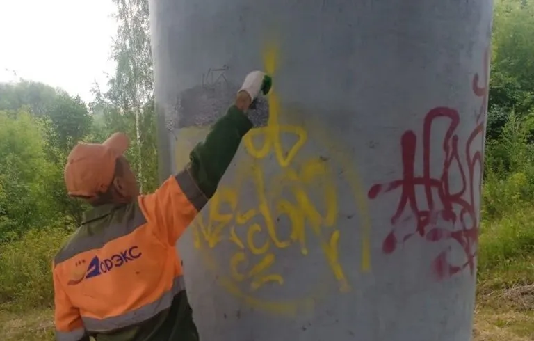 Чебоксарские дорожники борются с последствиями непогоды и вандализма