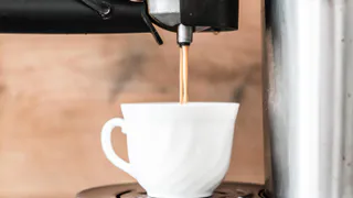 Кофе внезапно стал горчить — причина оказалась внутри кофеварки: решаю проблему за 5 минут