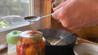 Вкуснейшие помидоры в банке - это мой лучший рецепт помидоров на зиму: вся фишка в моем секретном рассоле