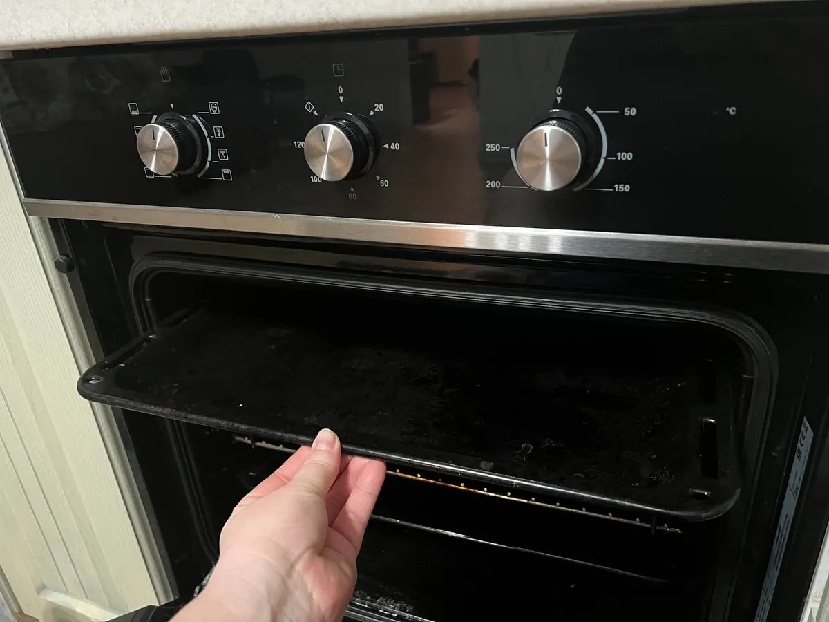 Стекло духовки станет прозрачнее воды: 1 бутылек из аптечки, и жир исчезнет навсегда