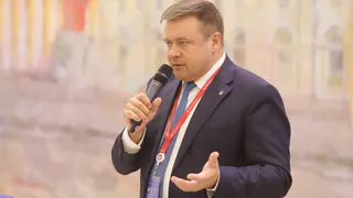 Медведев поручил Любимову уделить внимание ремонту региональных и межмуниципальных дорог