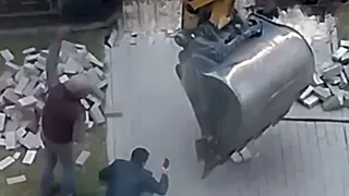 В Брянске сняли на видео трюк с зажжением зажигалки экскаватором