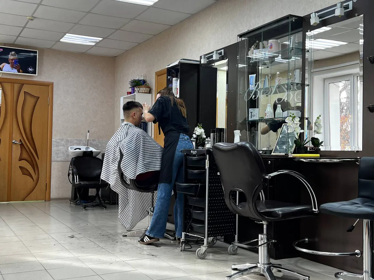 Смешиваем 4 продукта с кухни — и на голову: вот как боремся с «серебром» в волосах — и пряди укрепляем