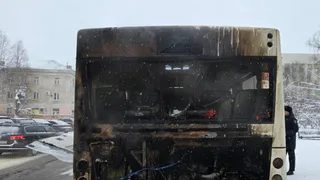 В Коми пожарные потушили огонь в автобусе на ухтинской улице