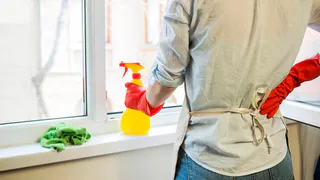 Подоконник светится от чистоты: всего пара капель на губку и протираю - есть в каждой аптечке