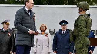 Малков наградил студентов и офицеров училища ВДВ за участие в параде на Красной площади