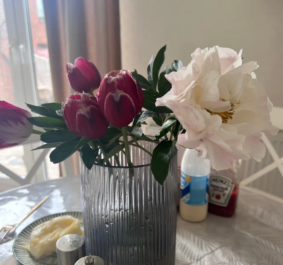 Всего одна таблетка в воду, и букет цветов "живет" весь сентябрь - есть в любой аптечке