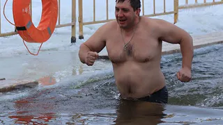 В Брянске в Крещение искупались более тысячи человек