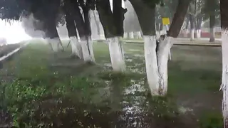 Град и ливень в Михайлове: водителям пришлось пережидать стихию