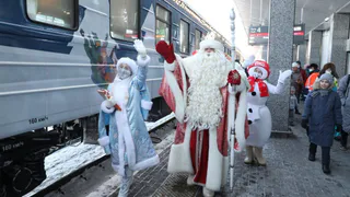 Поезд Деда Мороза прибыл в Магнитогорск: встреча с волшебником из Великого Устюга