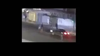 Опубликовано видео на котором автомобиль сбивает трех пешеходов на улице Каширина в Рязани