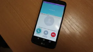 Можно остаться без детей: эксперт рассказал, почему нельзя носить смартфон в кармане