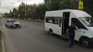 На Интернациональной маршрутка попала в ДТП