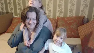 Рязанка поделилась историей разделения ее дочерей — сиамских близнецов