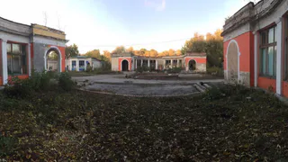 «Приходилось разгребать ночлежки бомжей и собирать сотни мешков мусора» – активист о восстановлении ансамбля Торгового городка