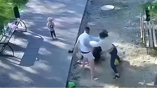 Двое на одного: на детской площадке в Собинке произошла жуткая драка