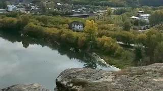 Тело 14-летней школьницы обнаружили у подножия скалы в Челябинской области