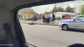 В Выгоничах мужчина лежит на проезжей части