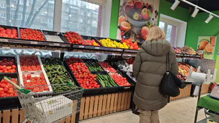 Помидоры по 400 рублей и работа на два фронта: казанские семьи рассказали, как выживают после налогового удара