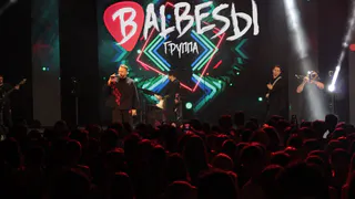 Перед выпускниками-медалистами в Пензе выступила кавер-группа «BALBESЫ»