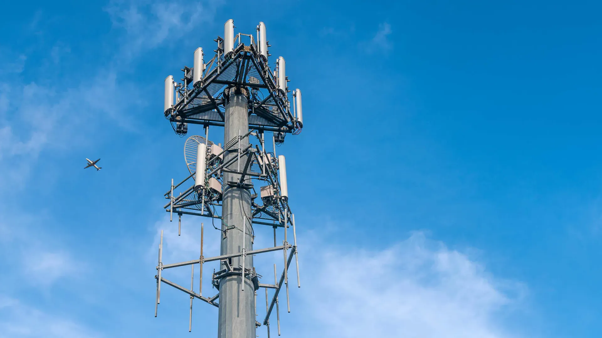 Минцифры ужесточит контроль за 5G через спутник: что изменится для пользователей