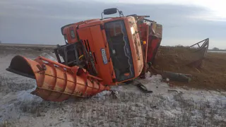В Михайловском районе легковой автомобиль врезался в спецмашину «Рязаньавтодора»