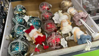 Фикс Прайс завалил новогодними товарами: посмотрела и оценила все - от золотых рыбок до пестрой посуды - вот что стоит купить